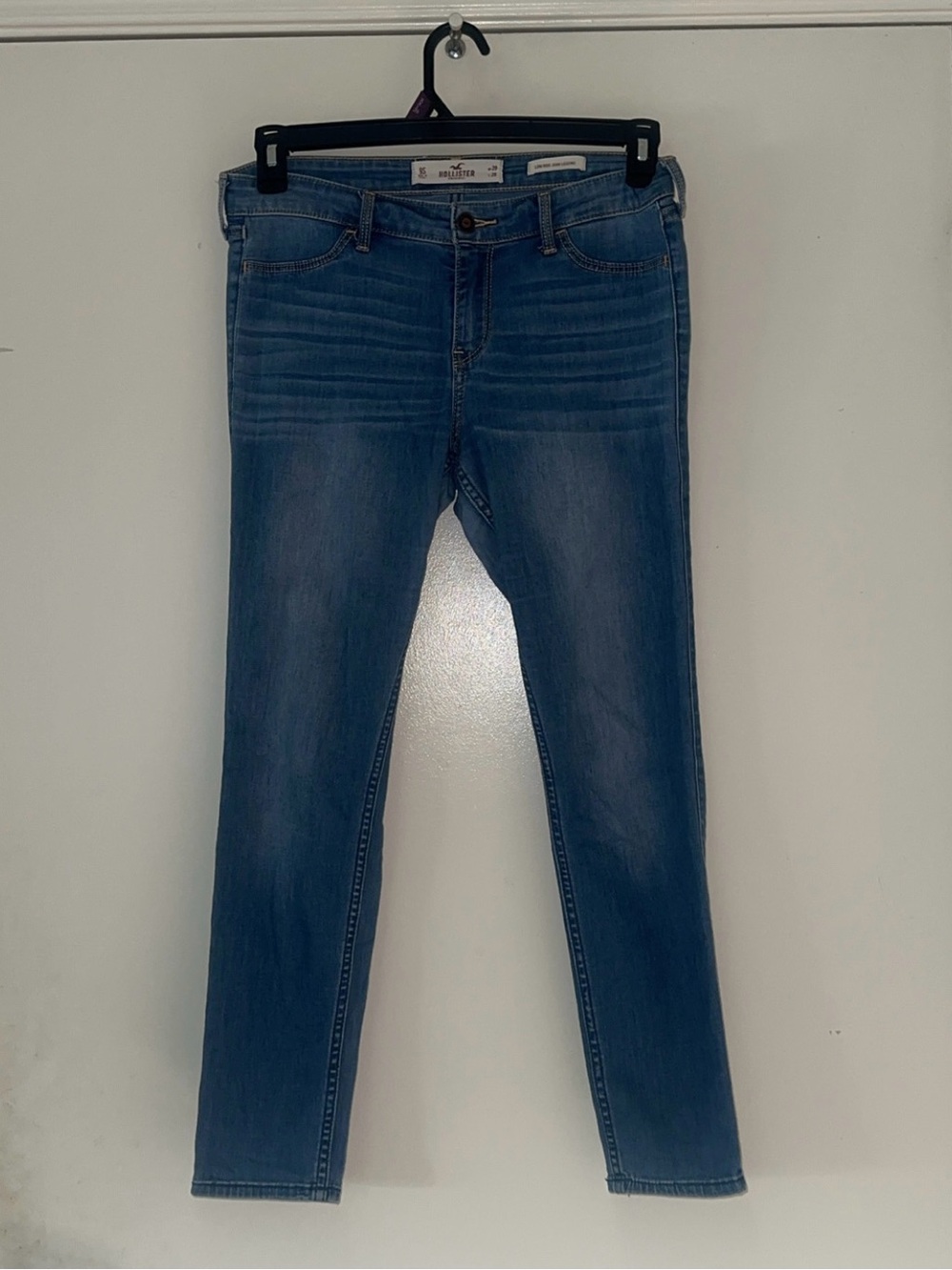 Hollister Low-Rise Skinny jeans 9 Short